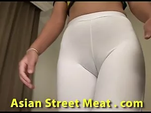 Chica de tetas peque ...