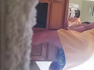 Un novio moreno acue ...