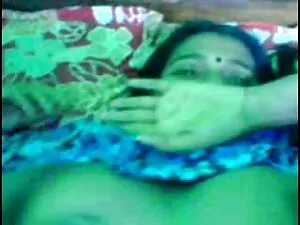 Chica traviesa se bu ...