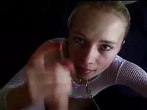 La chica se masturba ...