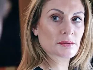 La chica se va a cas ...