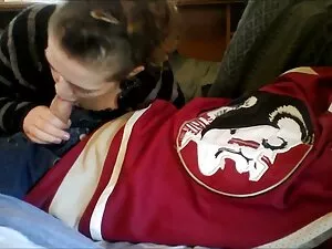 Niñera joven reempla ...