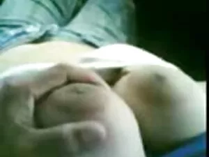 Mientras dos amigas  ...