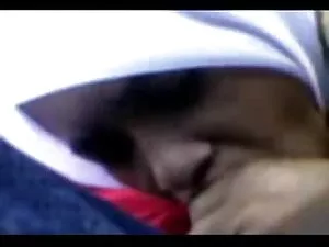 La chica se dirigió  ...