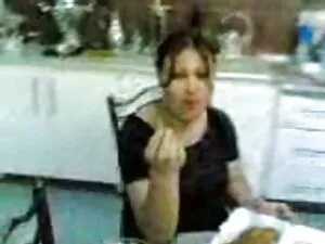 La milf tetona es la ...