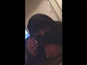 A la chica se le ofr ...