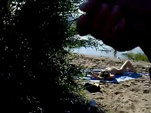 El tío seduce a su n ...