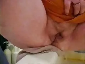 La guapa bañada en a ...